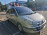Peugeot 807 7SITZER - Peugeot 807 mit Benzin-Antrieb