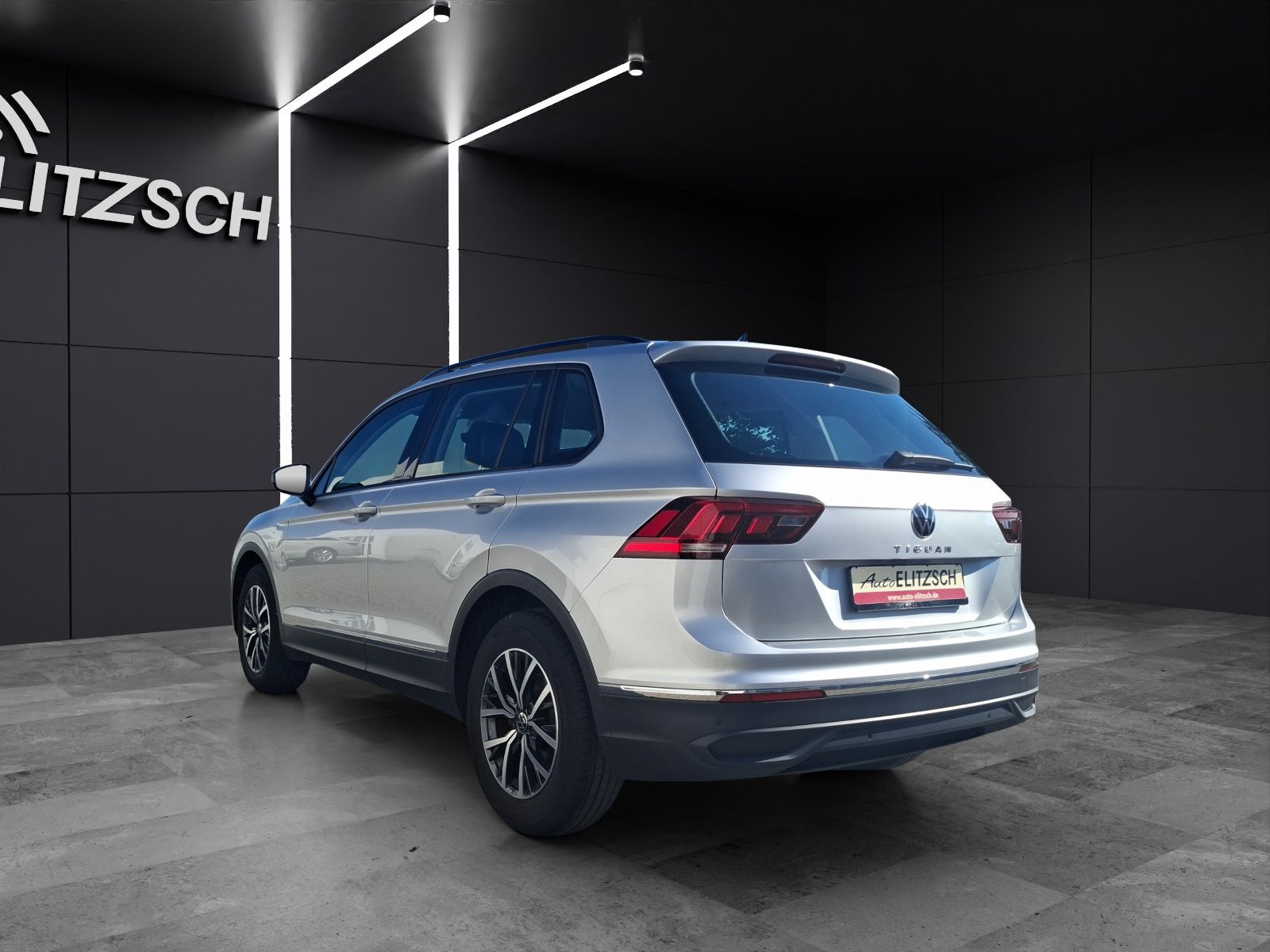 Fahrzeugabbildung Volkswagen Tiguan TSI Life LED Navi ACC PDC SHZ