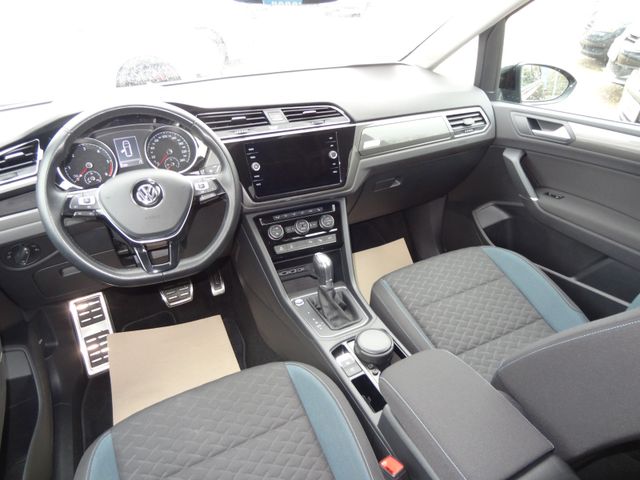 Fahrzeugabbildung Volkswagen Touran IQ.DRIVE/DSG/AHK/7-Sitzer/41.500Km/Kamera