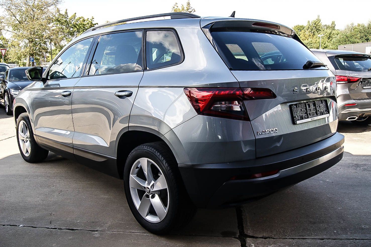 Fahrzeugabbildung SKODA Karoq 1.6 TDI DSG Ambition NAVI ANHÄNGERKUPPLUNG