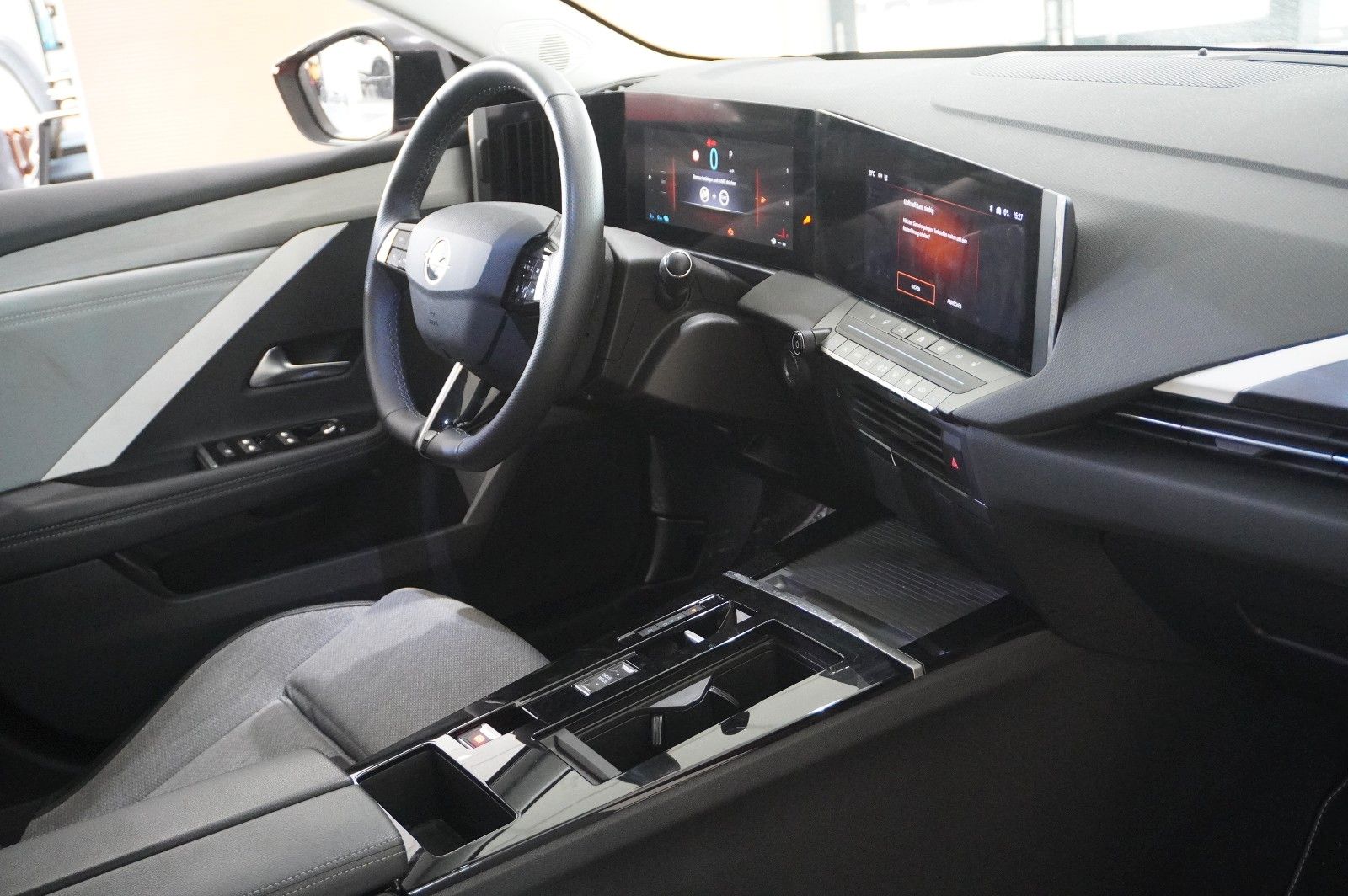 Fahrzeugabbildung Opel Astra L Lim. 1.6 HYBRID ELEGANCE NAVI/LED/KAMERA