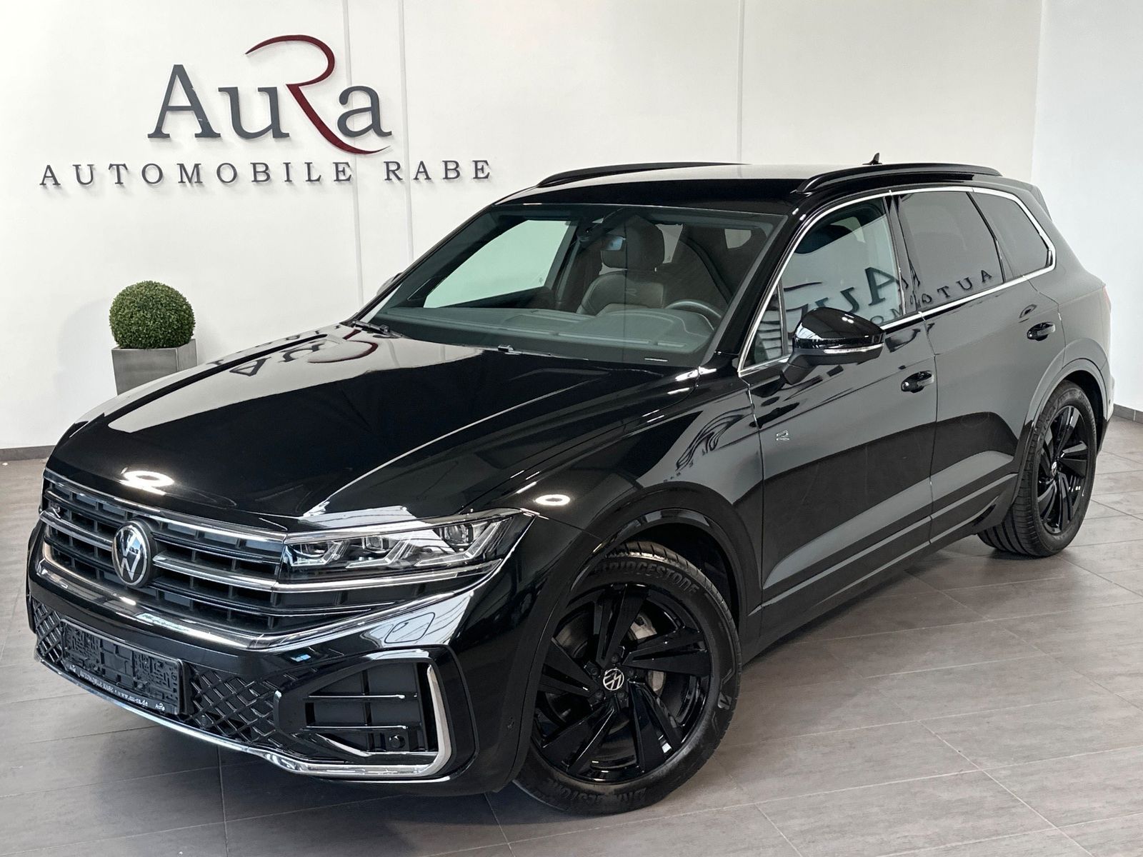 Fahrzeugabbildung Volkswagen Touareg 3.0 V6 TDI 4M R-Line NAV+LED+20ZOLL+AHK