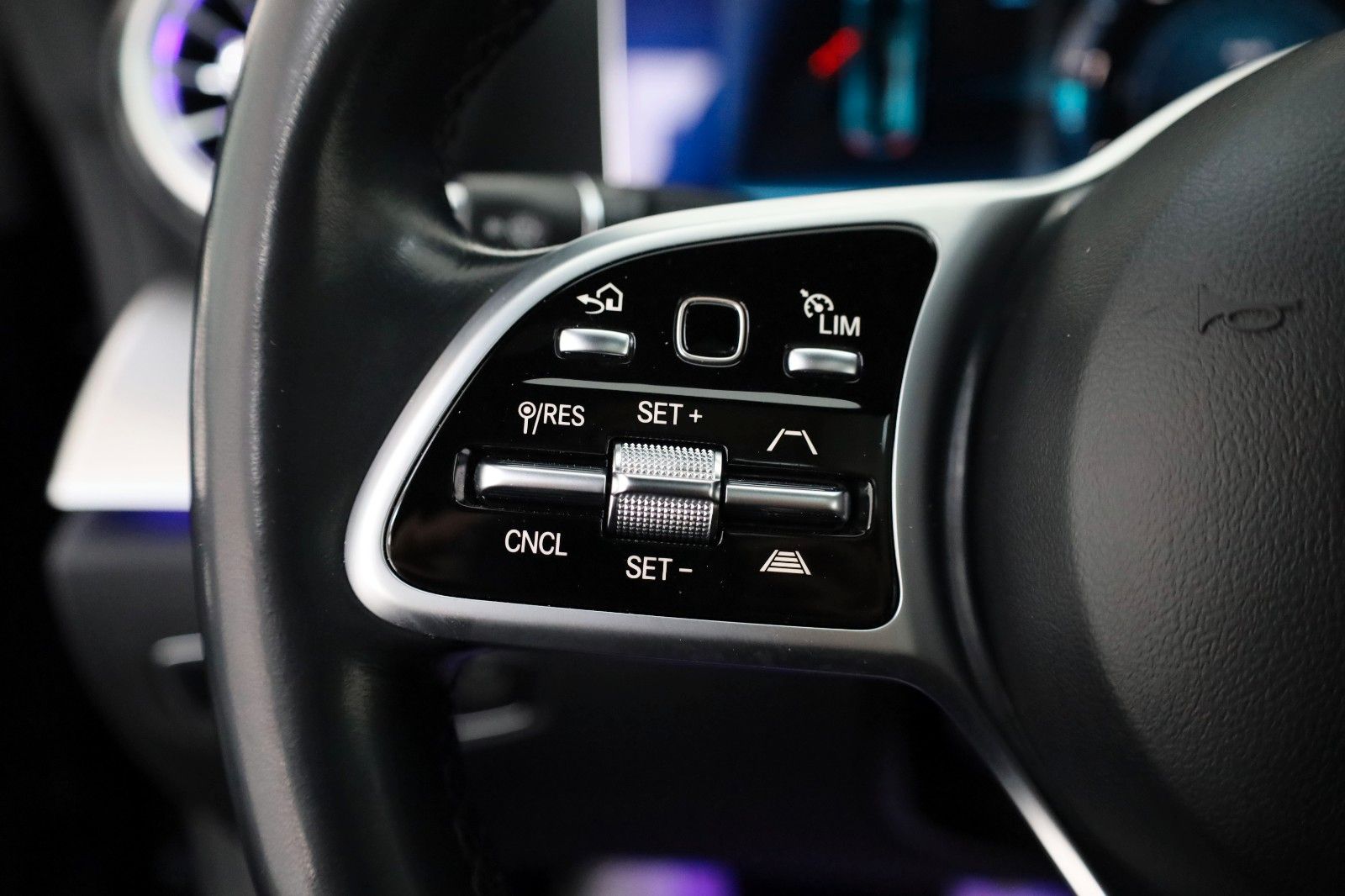 Fahrzeugabbildung Mercedes-Benz E 300 d Coupe,Avantgarde,Panorama,ACC,AHK el,20"