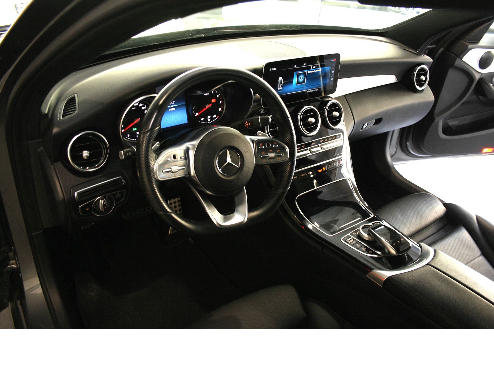 Fahrzeugabbildung Mercedes-Benz C 180 AMG Automatik *Night*LED*Navi*Kamera+PTS