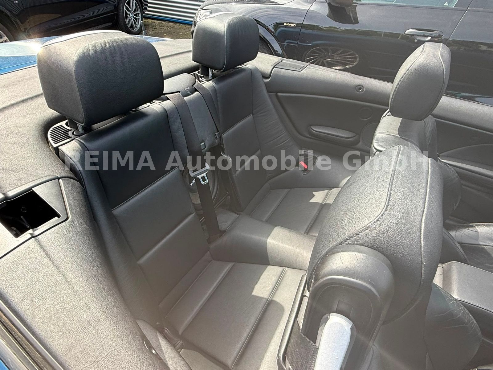 Fahrzeugabbildung BMW 320i Cabrio M-Sport Paket,