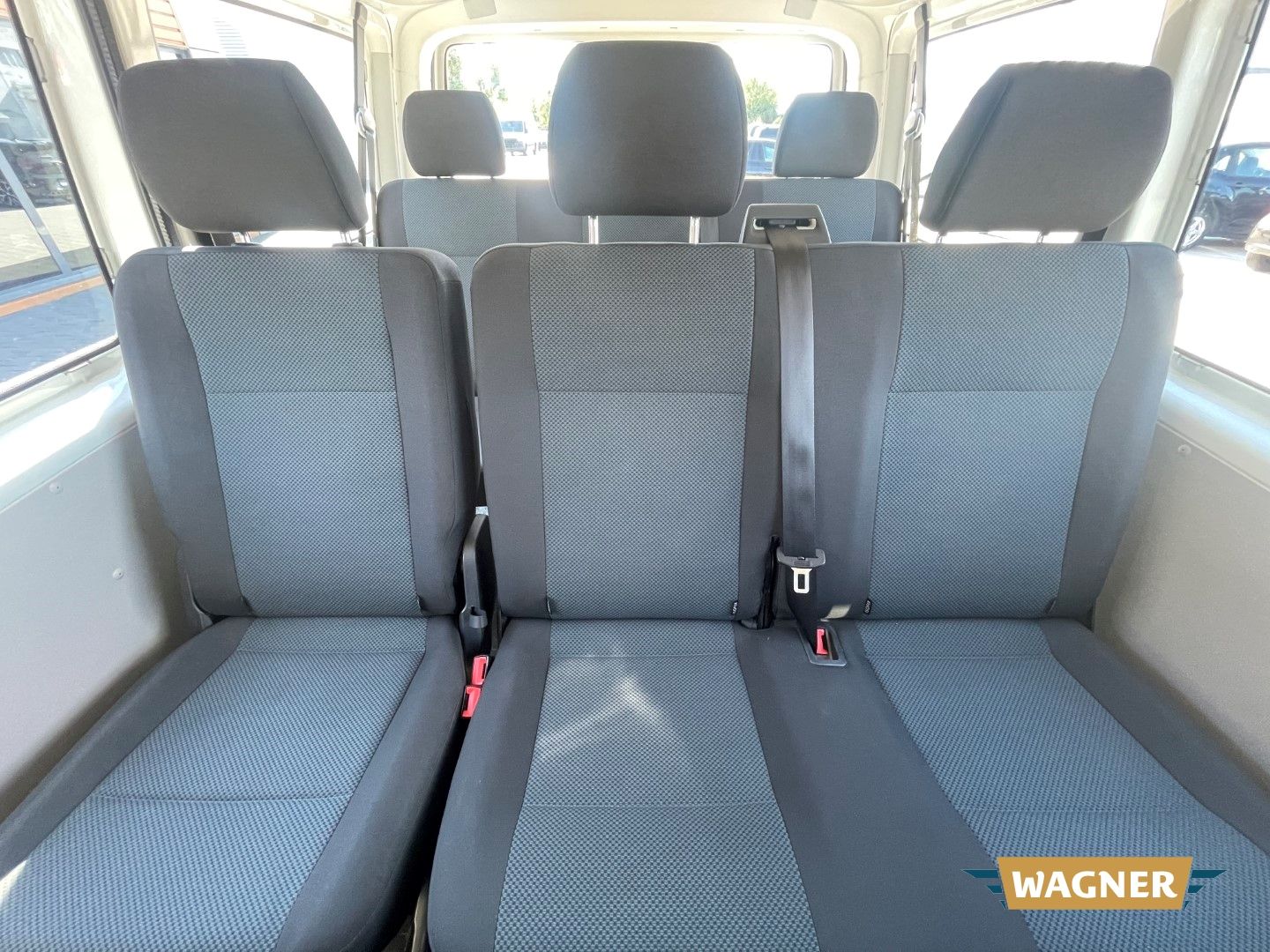 Fahrzeugabbildung Volkswagen T6 Caravelle Kombi EcoProfi 2.0 TDI 9 Sitzer