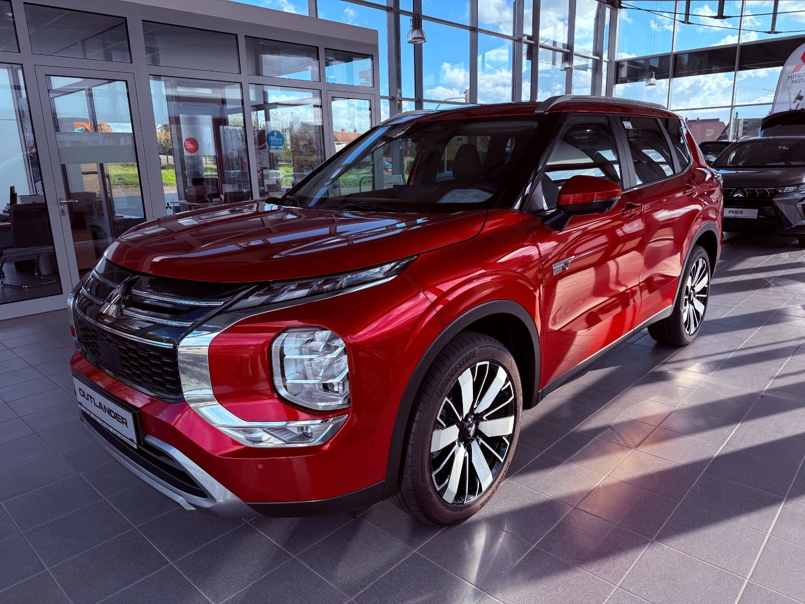 Fahrzeugabbildung Mitsubishi Outlander Intro Edi. PHEV 4WD LED AHK Kam 20"