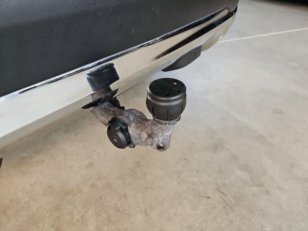 Fahrzeugabbildung Mercedes-Benz GLC 200 4M AHK Pano Navi LED SHZ Ambie. SpurH.