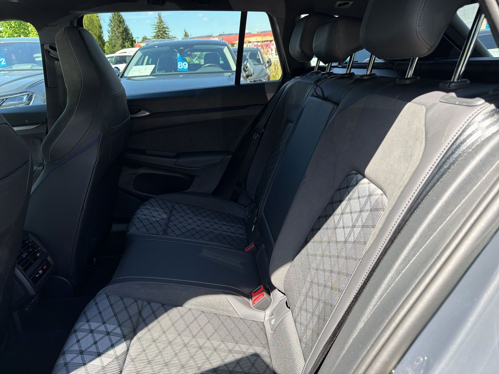 Golf Var. R-Line eTSi DSG Navi PANO AZV Kamera