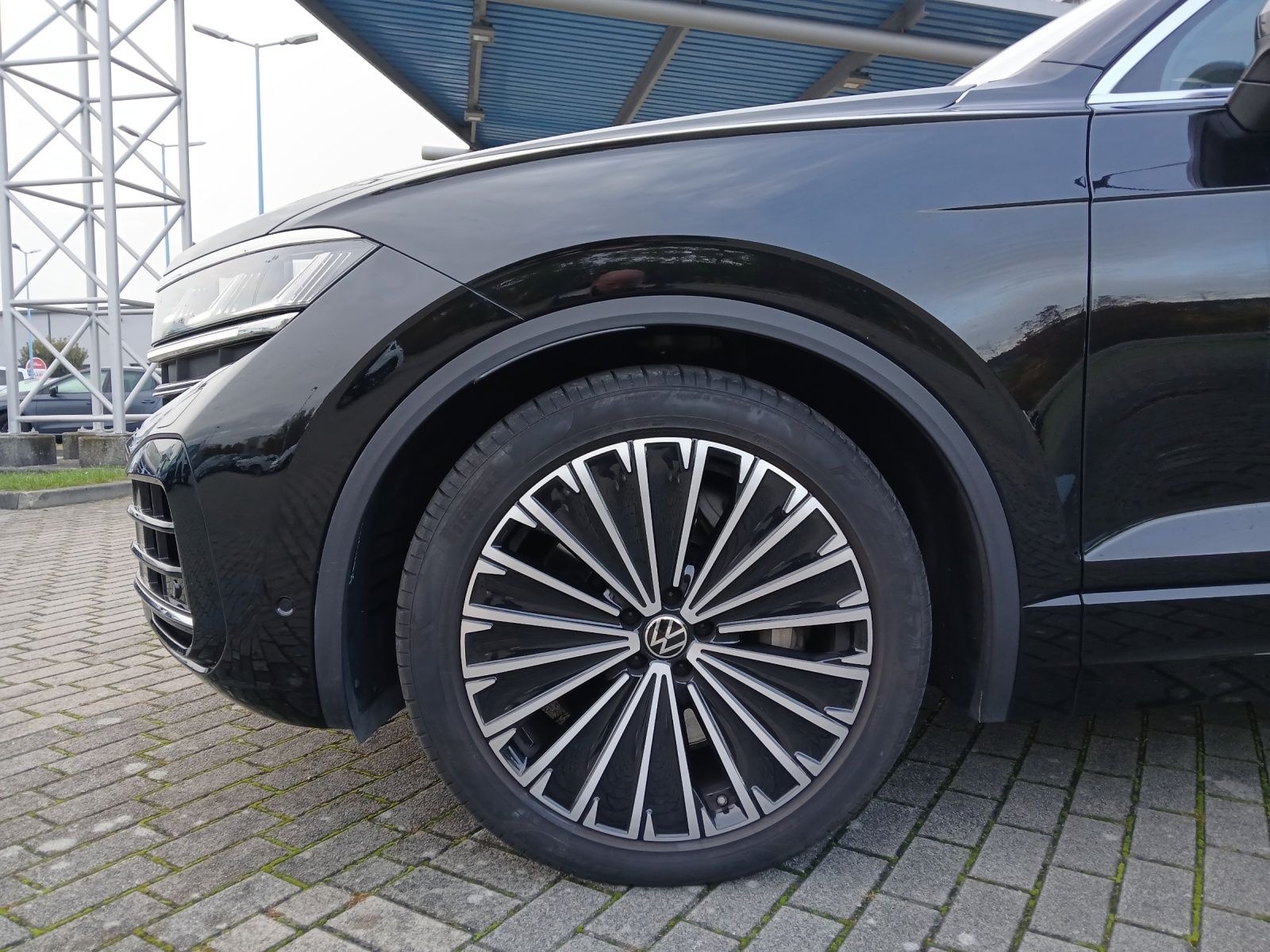 Fahrzeugabbildung Volkswagen Touareg eHybrid Elegance Matrix AHK Pano HUD AID