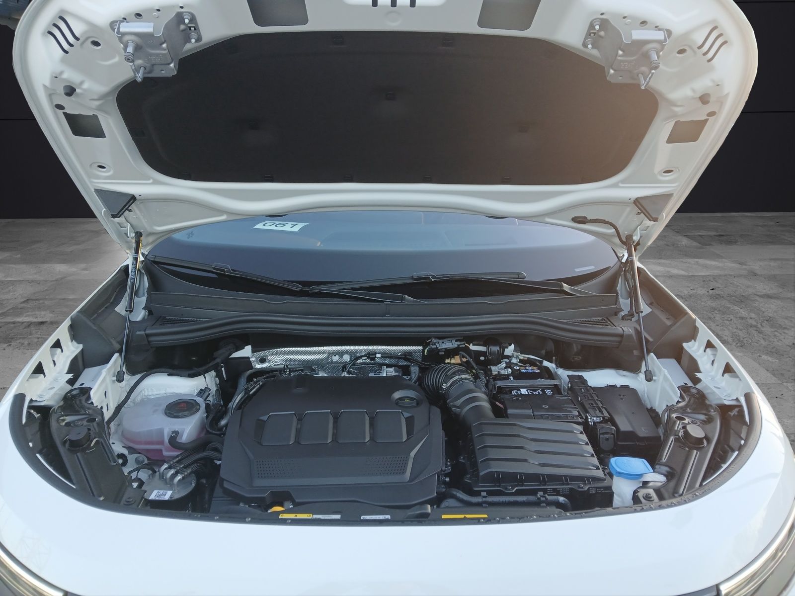 Fahrzeugabbildung Volkswagen Tayron R-Line TDI DSG 4M IQ.Light ACC STH AHK PA