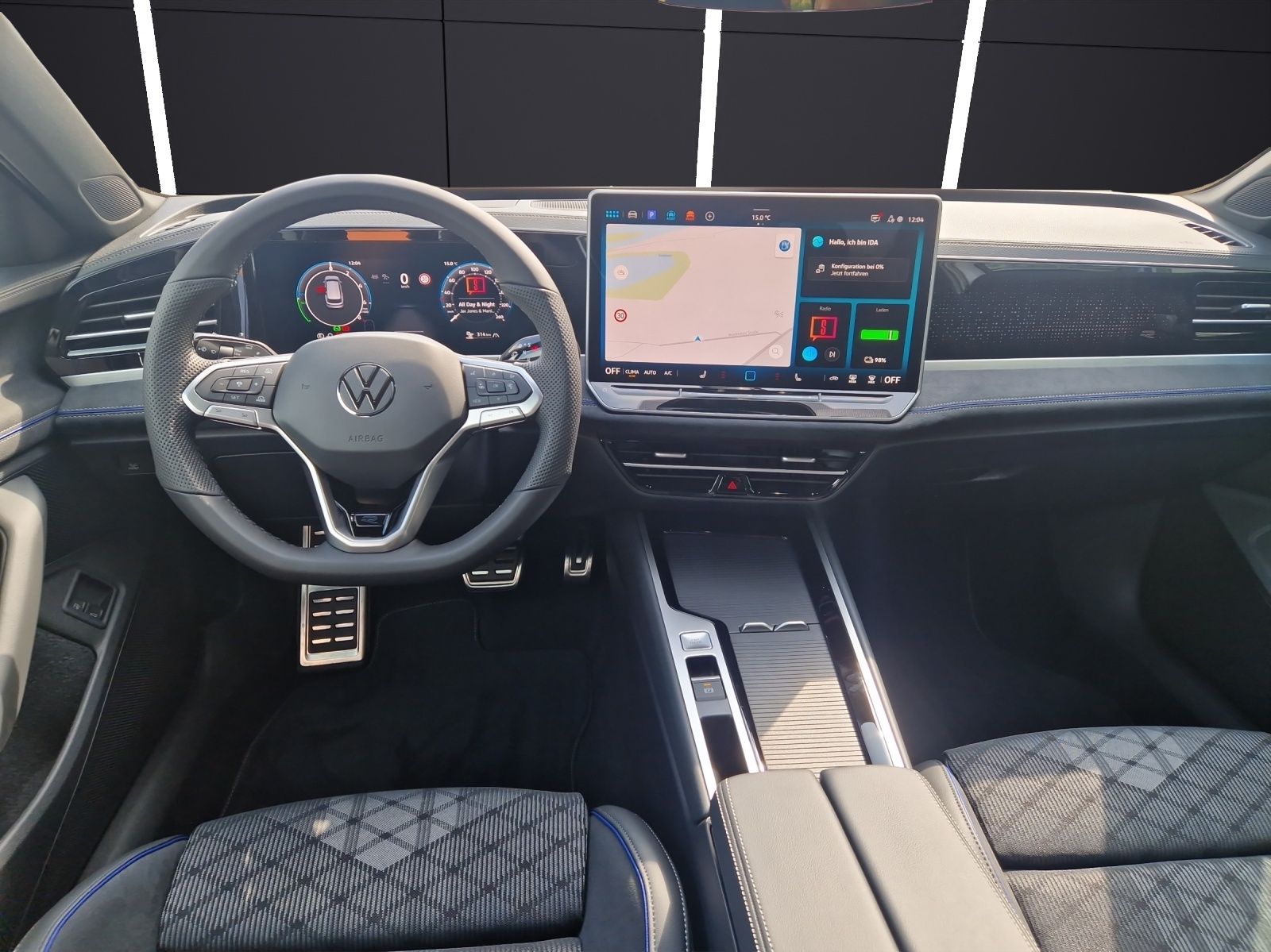 Fahrzeugabbildung Volkswagen Passat Variant 1.5 TSI eHybrid R-Line Matrix AHK