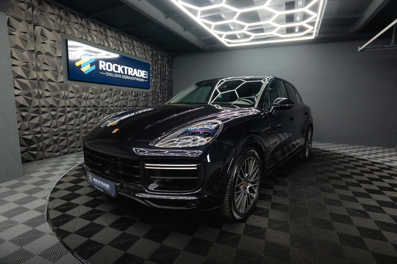 Fahrzeugabbildung Porsche Cayenne Turbo V8 Sport Chrono Black *ACC*LED*