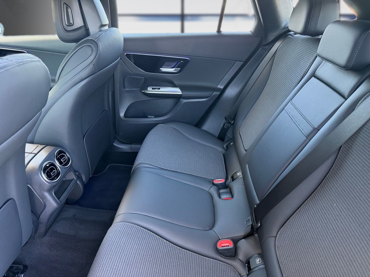 Fahrzeugabbildung Mercedes-Benz GLC 200 4M AVANTGARDE+AHK+FERNL.ASS+NAVI+LED+SHZ