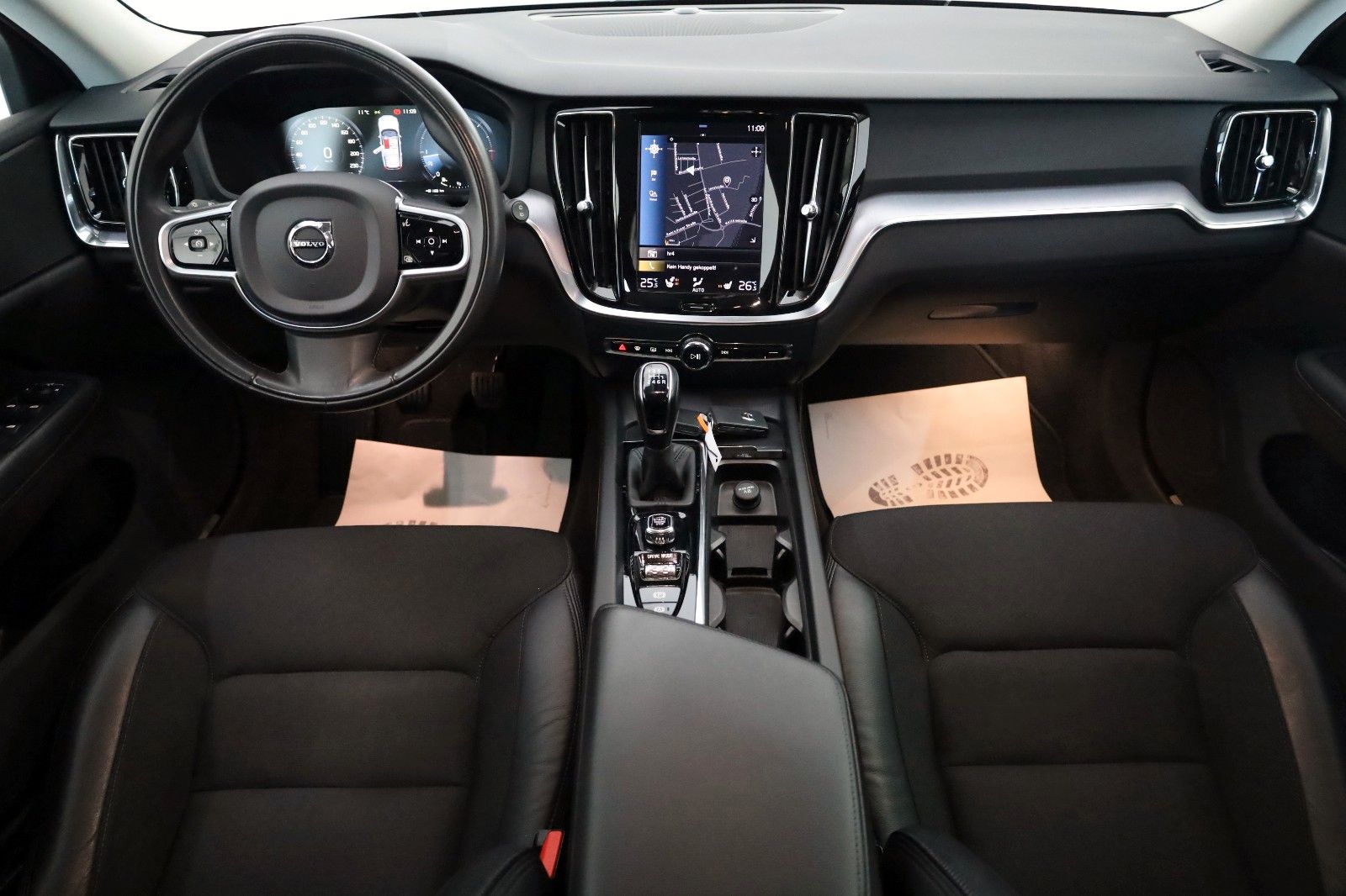 Fahrzeugabbildung Volvo V60 Momentum Pro,T.Leder,Navi,4xSH,CarPlay,LED