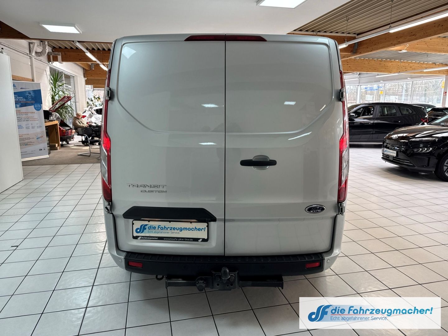 Fahrzeugabbildung Ford Transit Custom Kasten 300 L2 Trend AHK Navi Appl