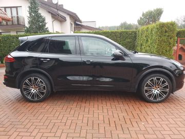 Porsche Cayenne - 4
