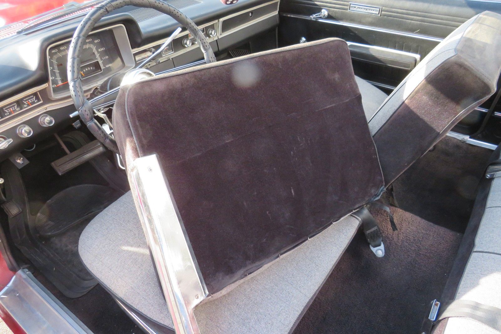 Fahrzeugabbildung Plymouth Fury III Cabriolet HYDR.-VERDECK SERVO