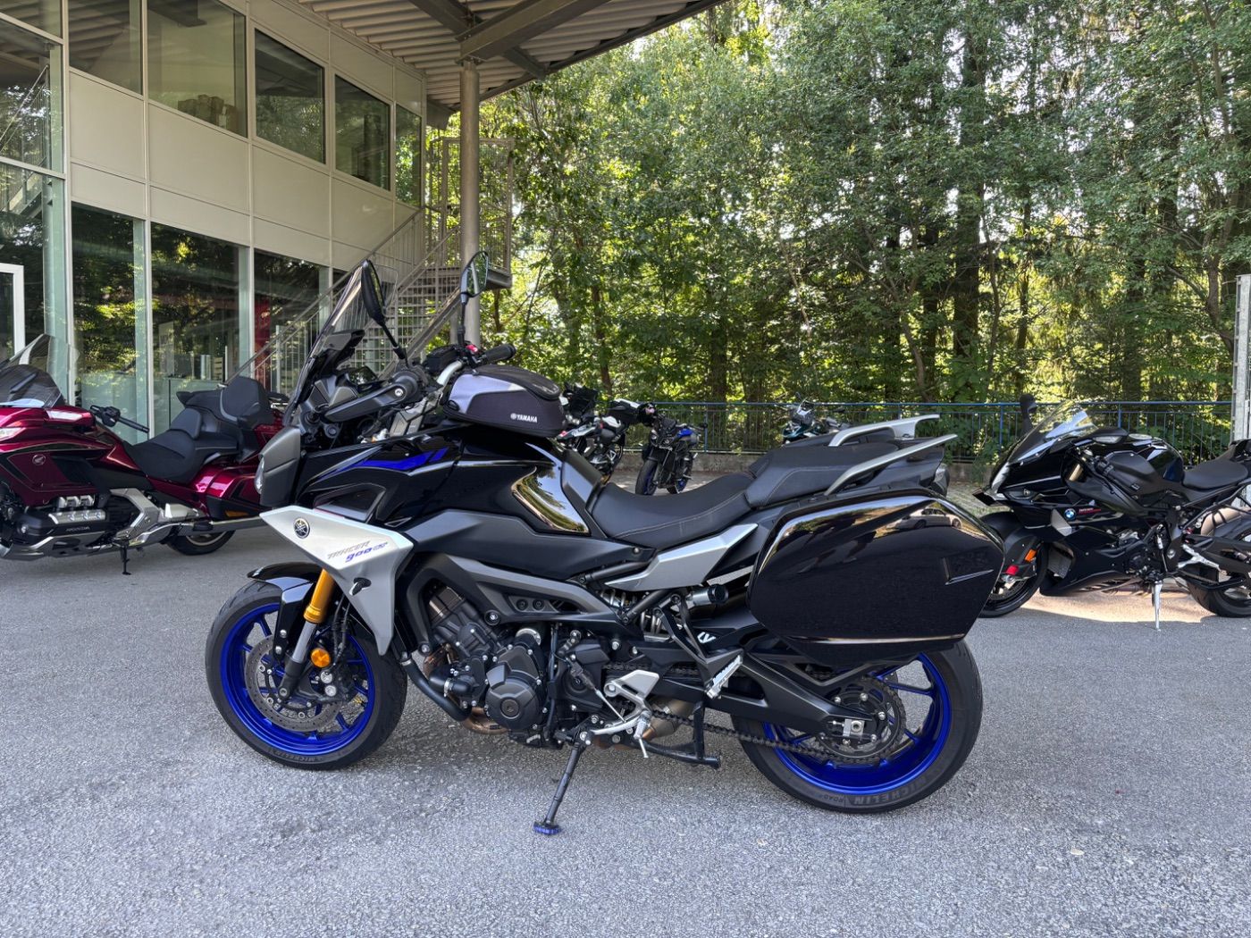 Fahrzeugabbildung Yamaha Tracer 900 GT, Tieferlegung 2,5cm. viel Zubehör,