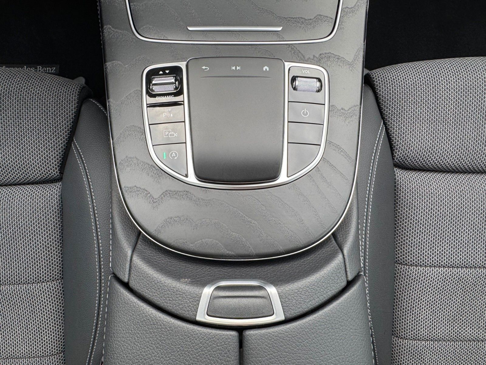 Fahrzeugabbildung Mercedes-Benz E 220d Avantgarde+Distr+Pano+AHK+MultiB+Ambiente