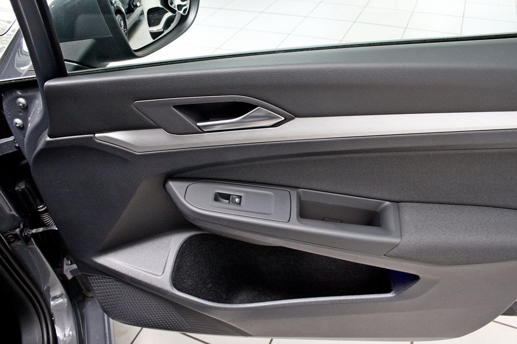 Volkswagen Golf VIII 1.0 TSI DSG Life NAVI LED ACC SITZHZG