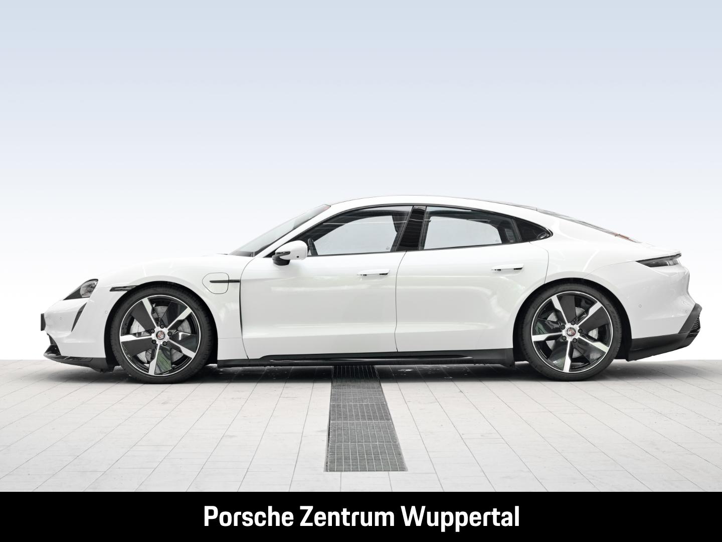 Porsche Taycan Turbo I Hinterachslenkung I Beifahrerdisp