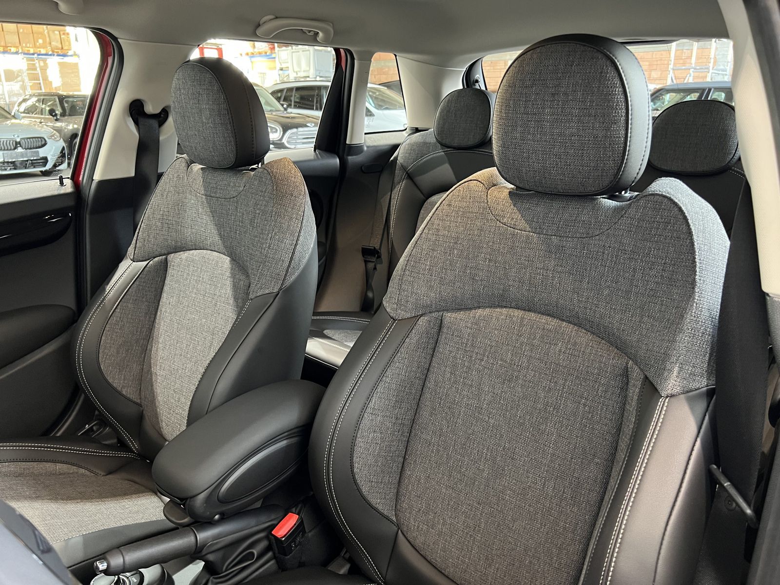 Fahrzeugabbildung MINI Cooper |Head-Up Display |Rückfahrkamera |Sitzhei