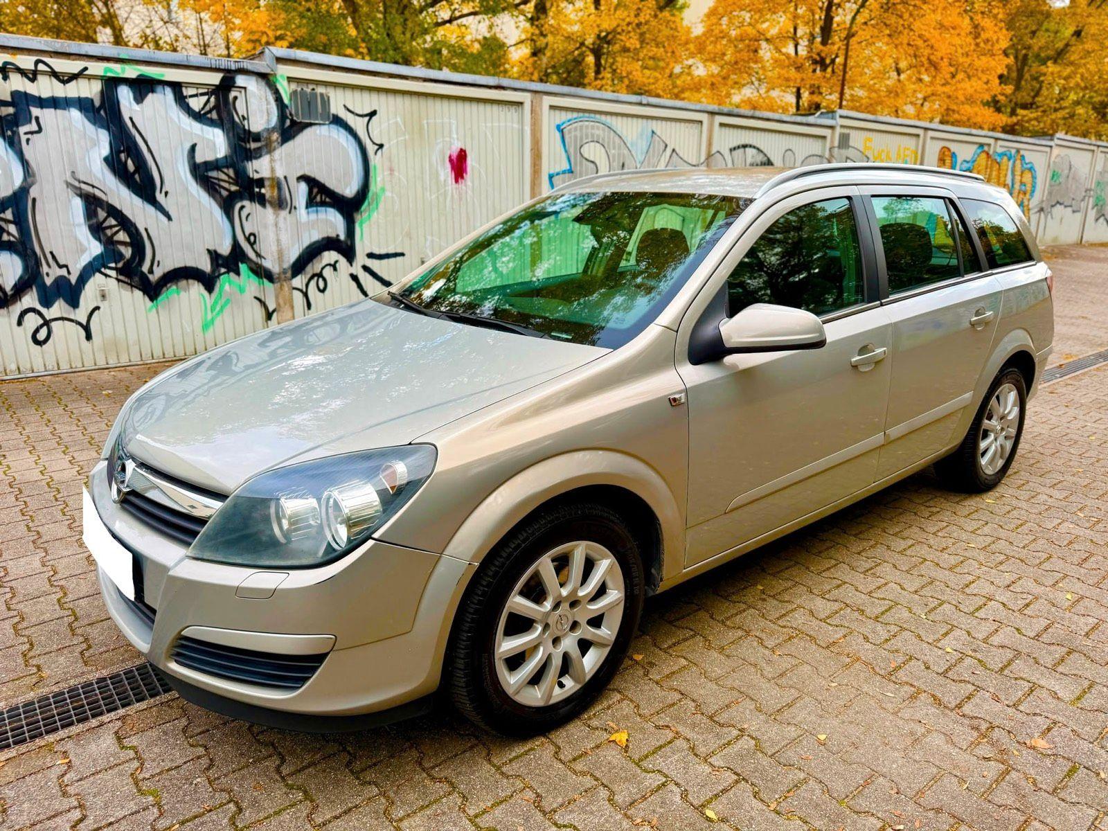 Opel Astra 2005 — вигляд ззаду