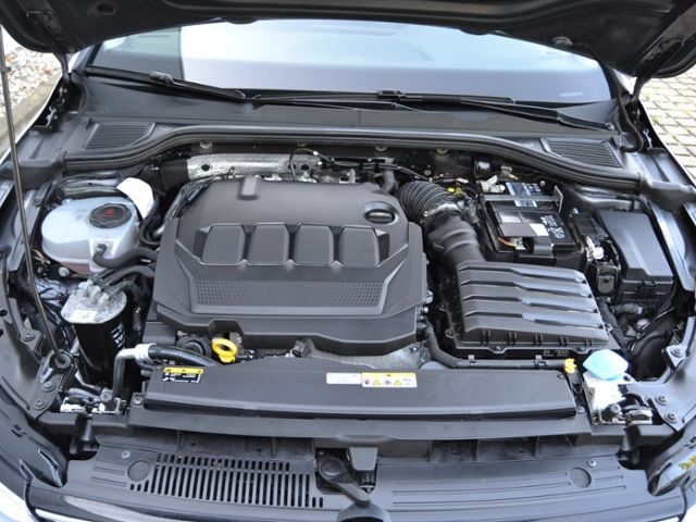 Golf VIII Variant 2.0 TDI 150 PS Style AHK/18-ZO