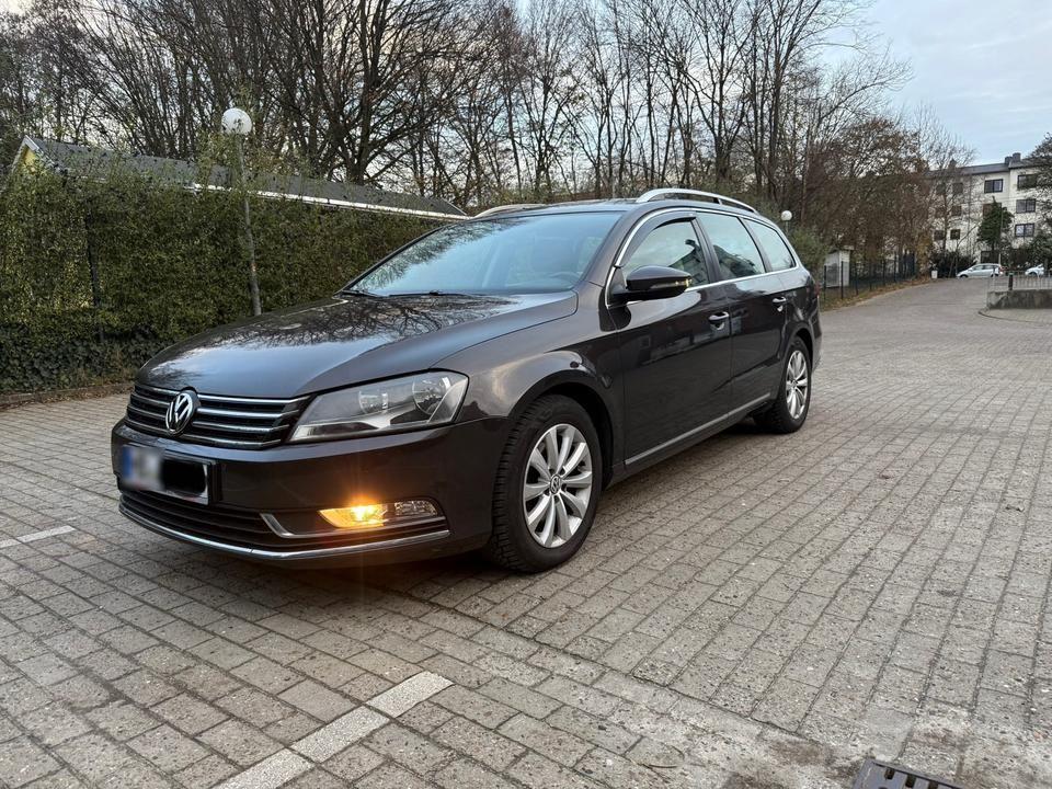 Volkswagen Passat 2011 — photo 8
