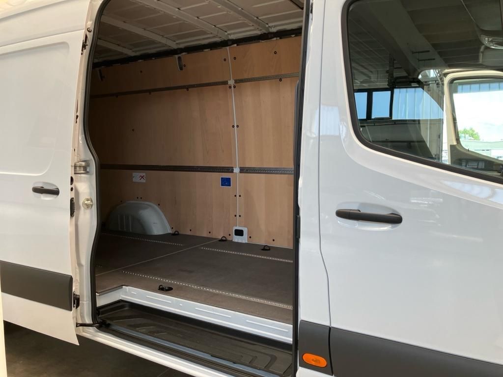 Fahrzeugabbildung Mercedes-Benz Sprinter 315 Kasten L3H2 Schwingsitz 360°SHZ Nav