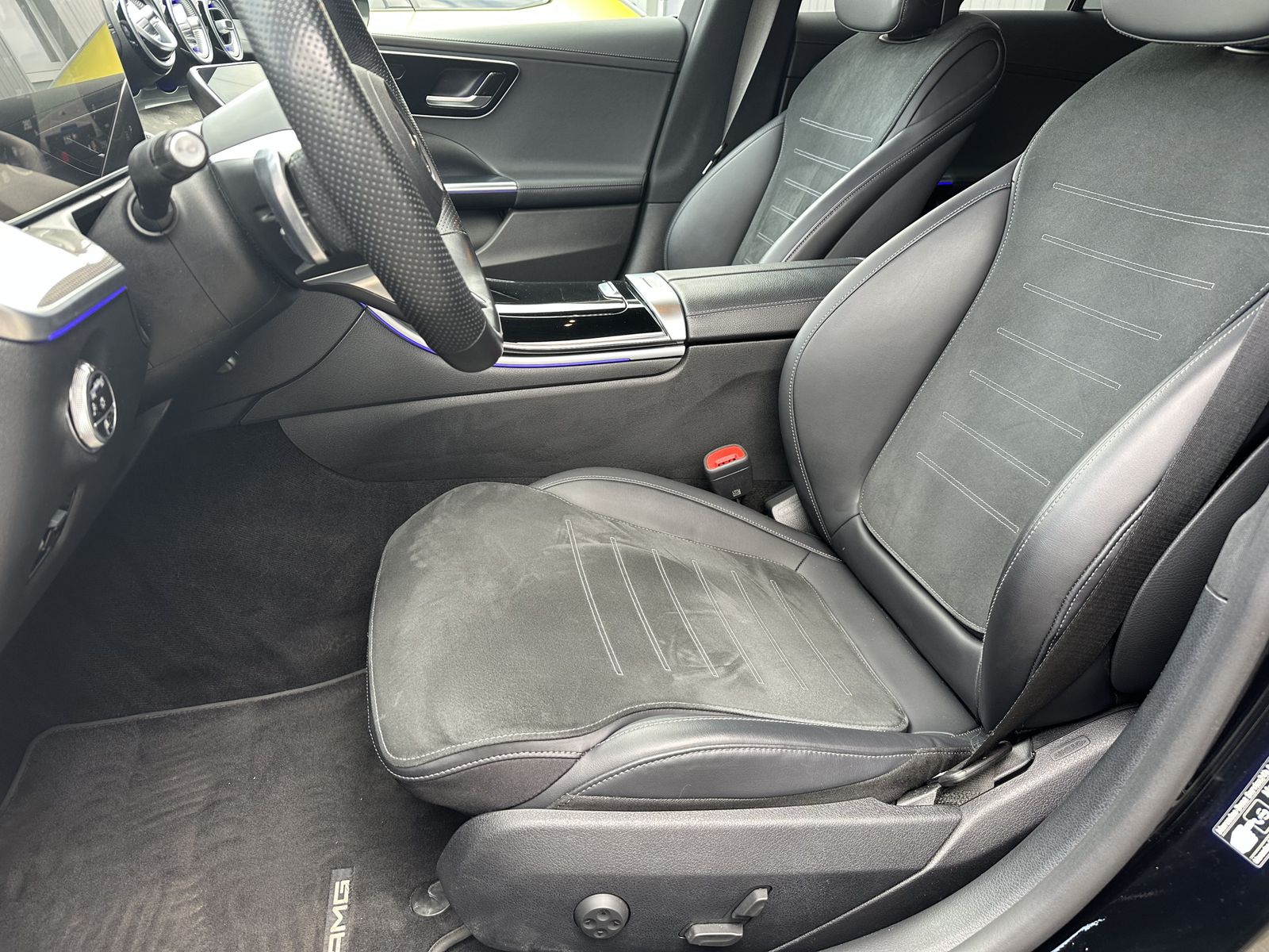 Fahrzeugabbildung Mercedes-Benz C 220d T AMG-Line 4Matic NAV+LED+ACC+HUD+PANO+PP
