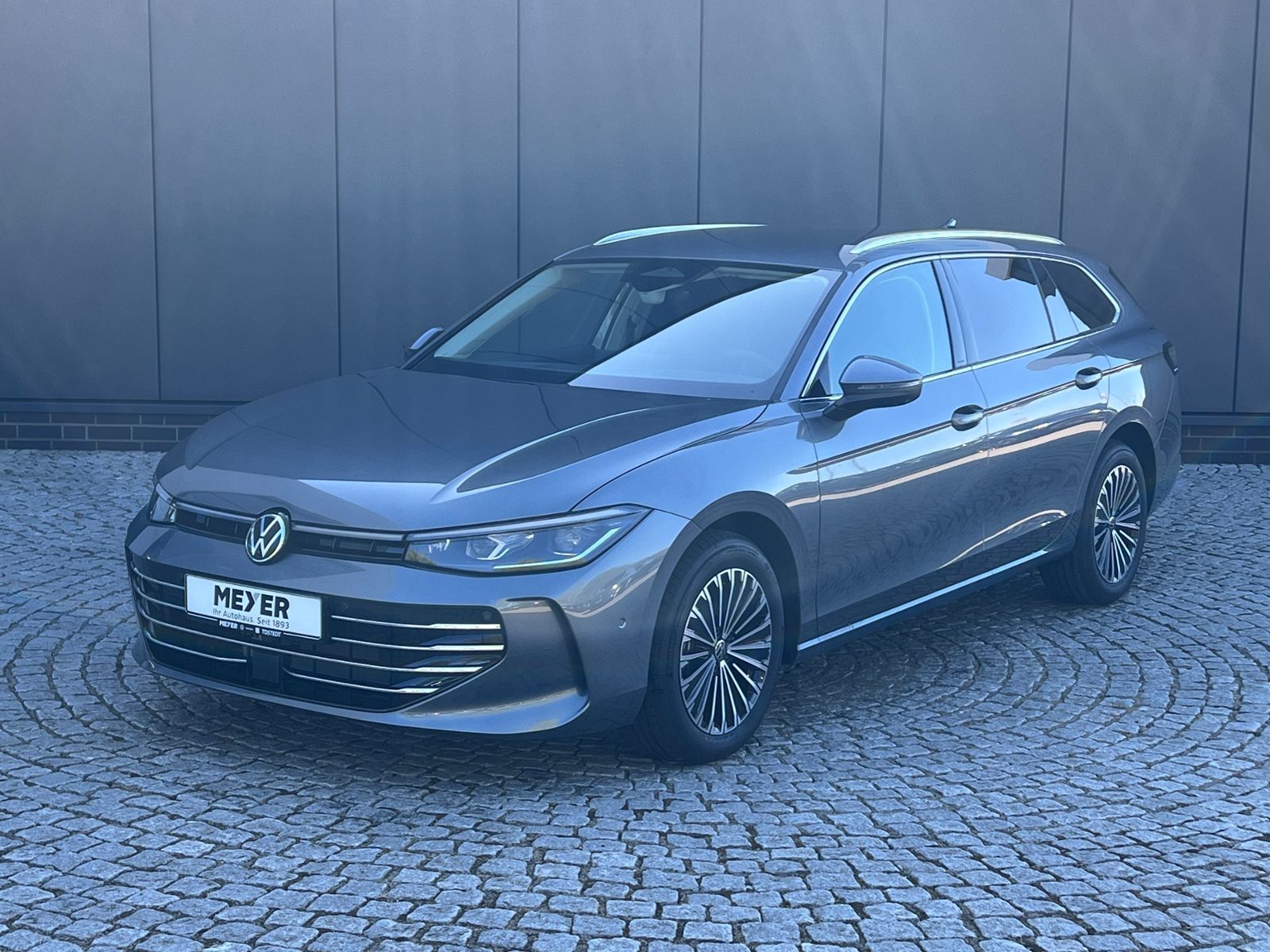 Fahrzeugabbildung Volkswagen Passat Variant Elegance 1.5 eTSI DSG *AHK, ACC,