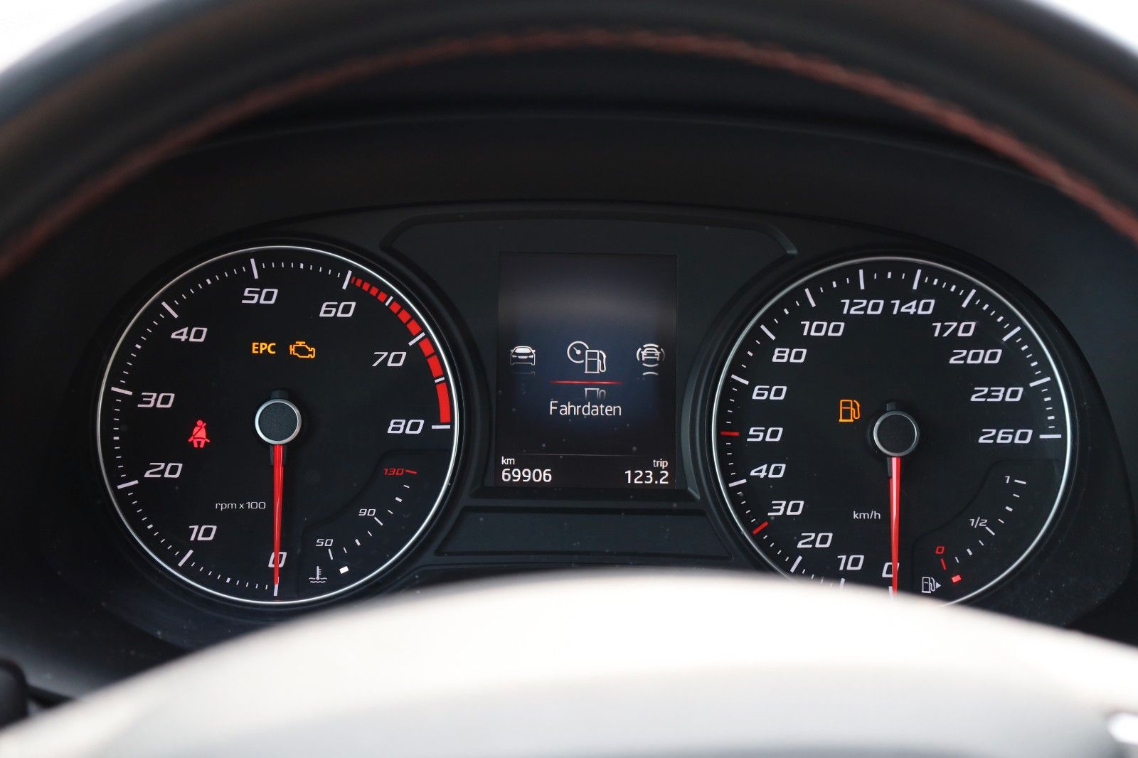 Fahrzeugabbildung SEAT Ateca FR 1,5 TSI *Navi *SHZ *Winterräder