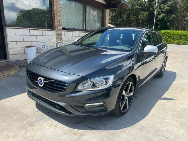 Volvo VOLVO V60 D2 2.0 R-design