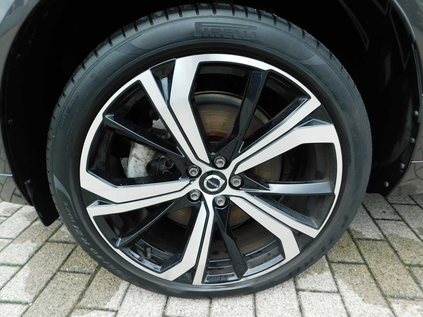 Fahrzeugabbildung Volvo XC60 T8 AWD R-Design 'Head-Up ACC'