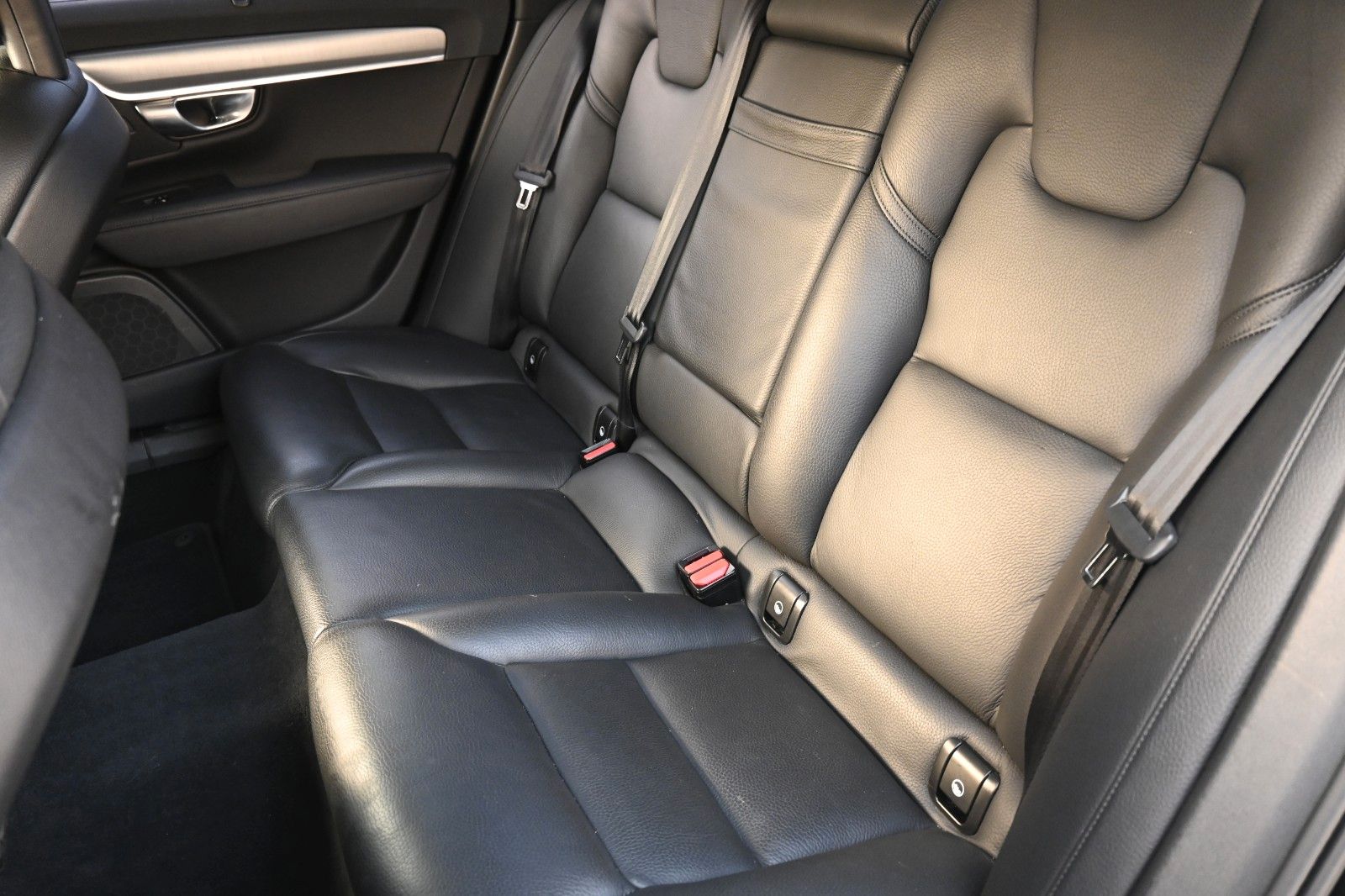 Fahrzeugabbildung Volvo S 90 T5 Lim*Mom*LED*Navi*STHZ*Miete*MIETKAUF