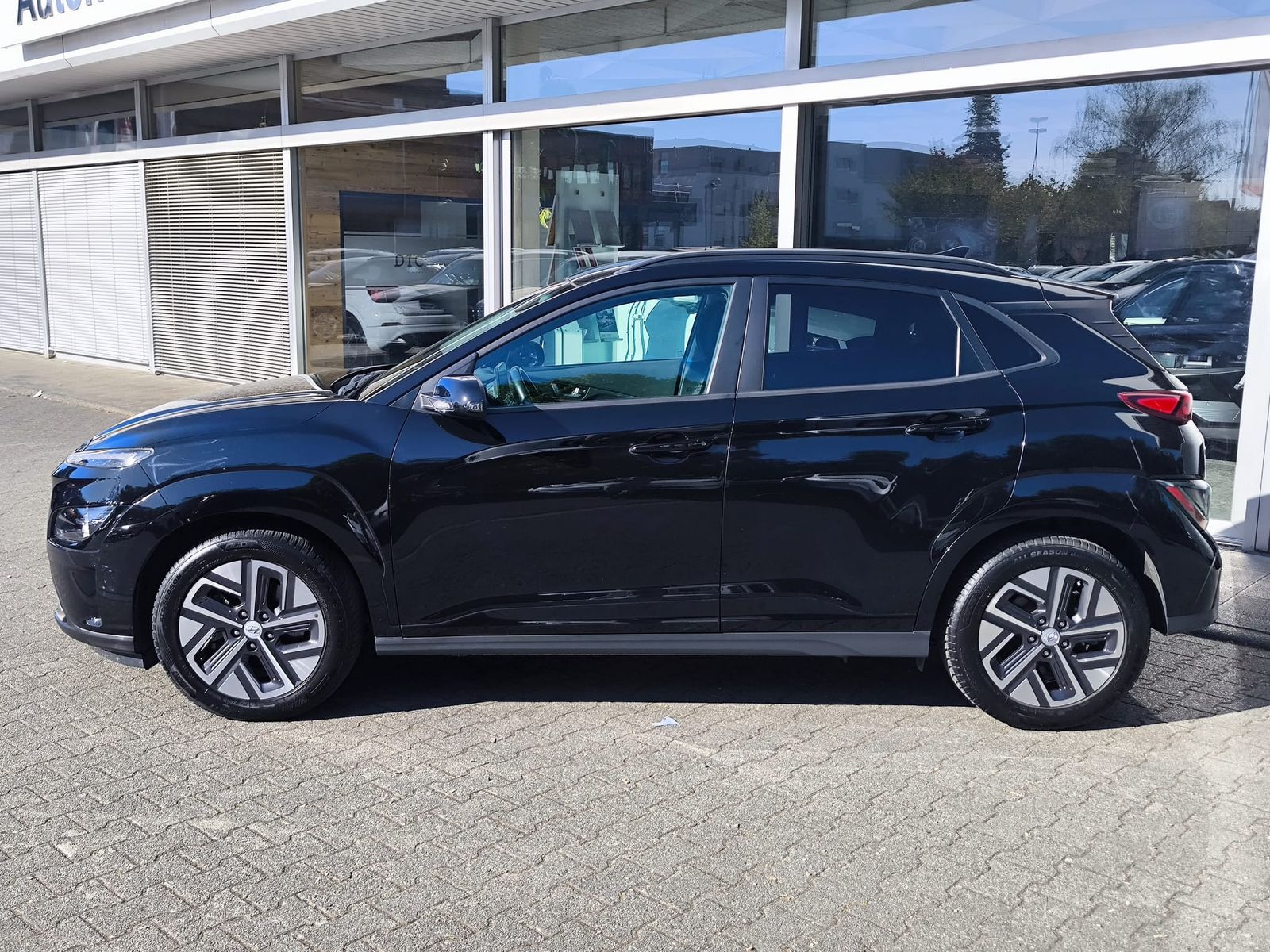 Fahrzeugabbildung Hyundai KONA Elektro Edition 30 LED+NAVI+SHZ+KAMER+KRELL