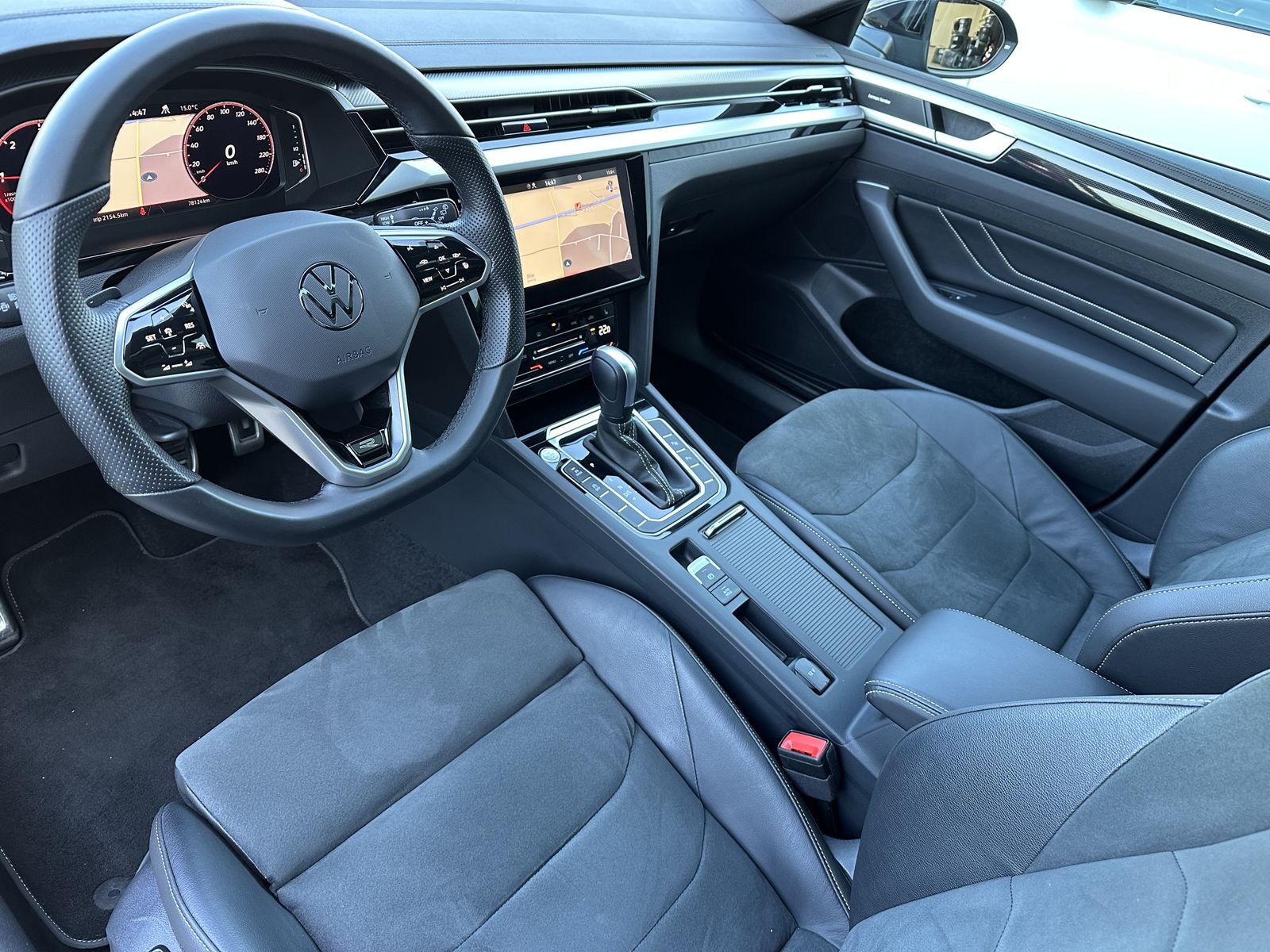 Fahrzeugabbildung Volkswagen Arteon SB 2.0 TDI DSG R-Line NAV+MATRIX+AHK+PANO