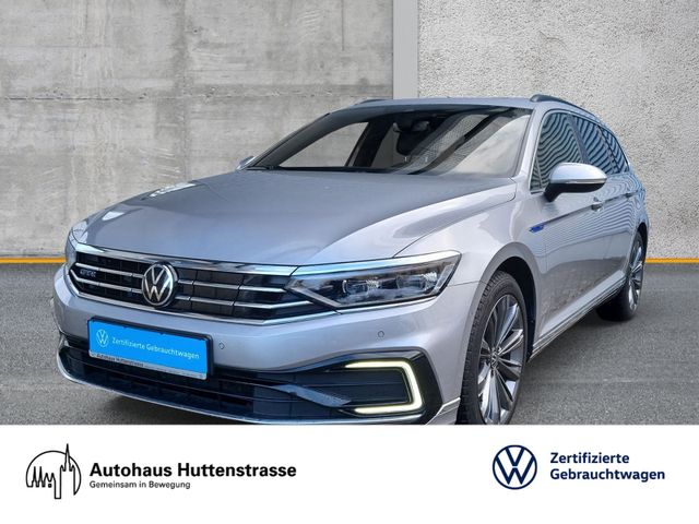 Volkswagen Passat Variant GTE MATRIX PANO AHK DCC LEDER