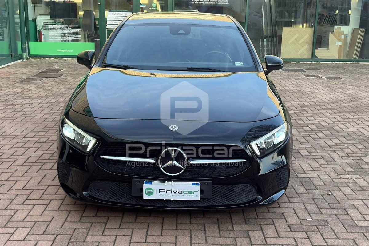 Mercedes-Benz MERCEDES A 180 d Automatic Sport imagem 2