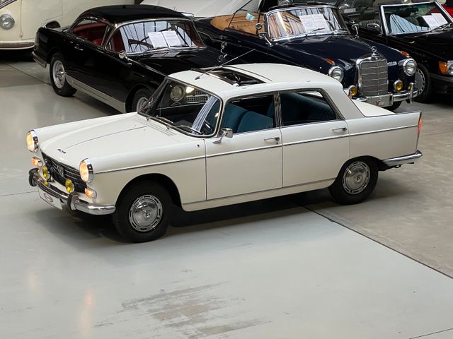 Peugeot 404 SL Automatique, sehr gutes Karosserieblech