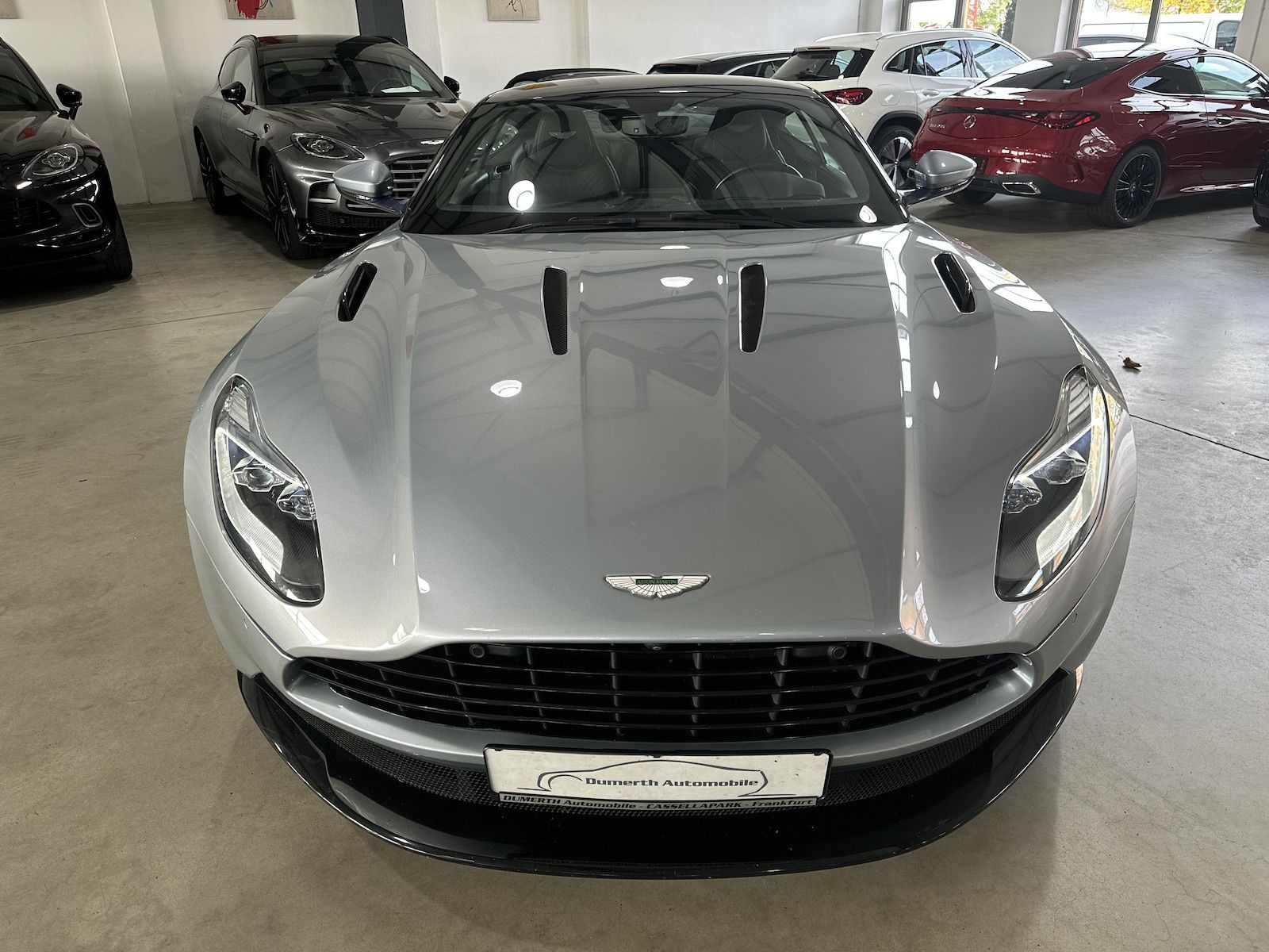 Fahrzeugabbildung Aston Martin DB11 V 12 AML Special Colour/Black-Tech-Pack/