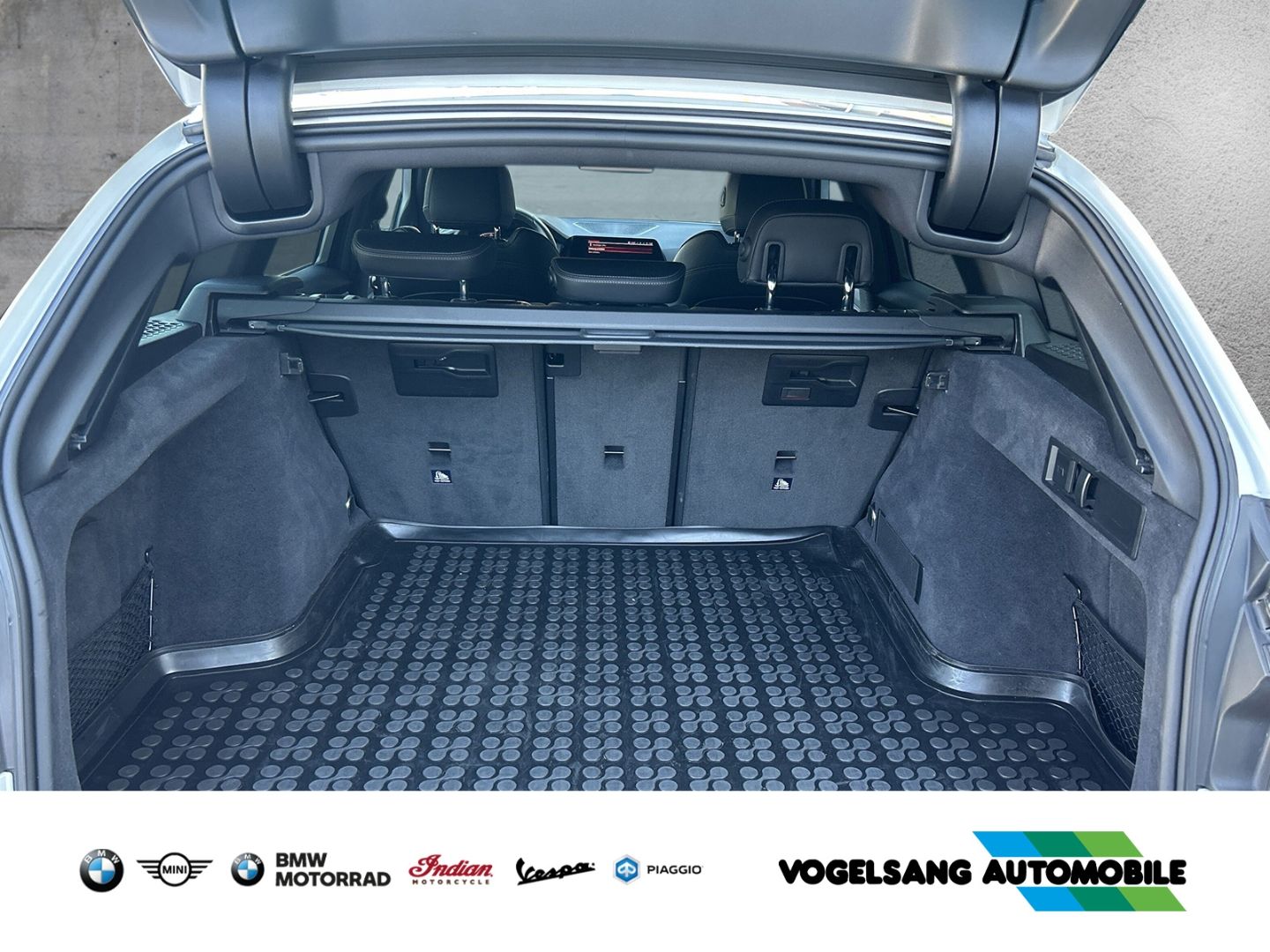 Fahrzeugabbildung BMW 320 d xDrive Touring M Sport Park-Assistent