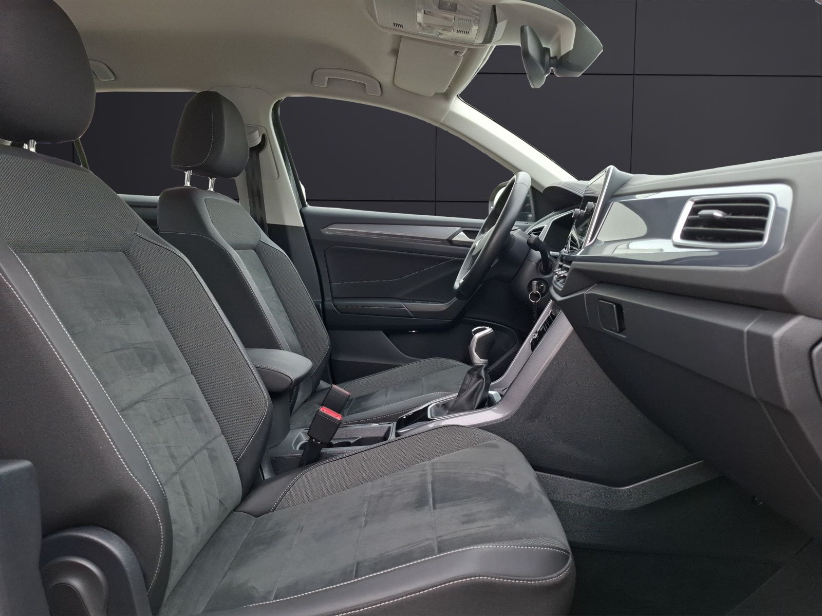 Fahrzeugabbildung Volkswagen T-Roc TSI Style LED AHK Navi AID ACC RFK SH