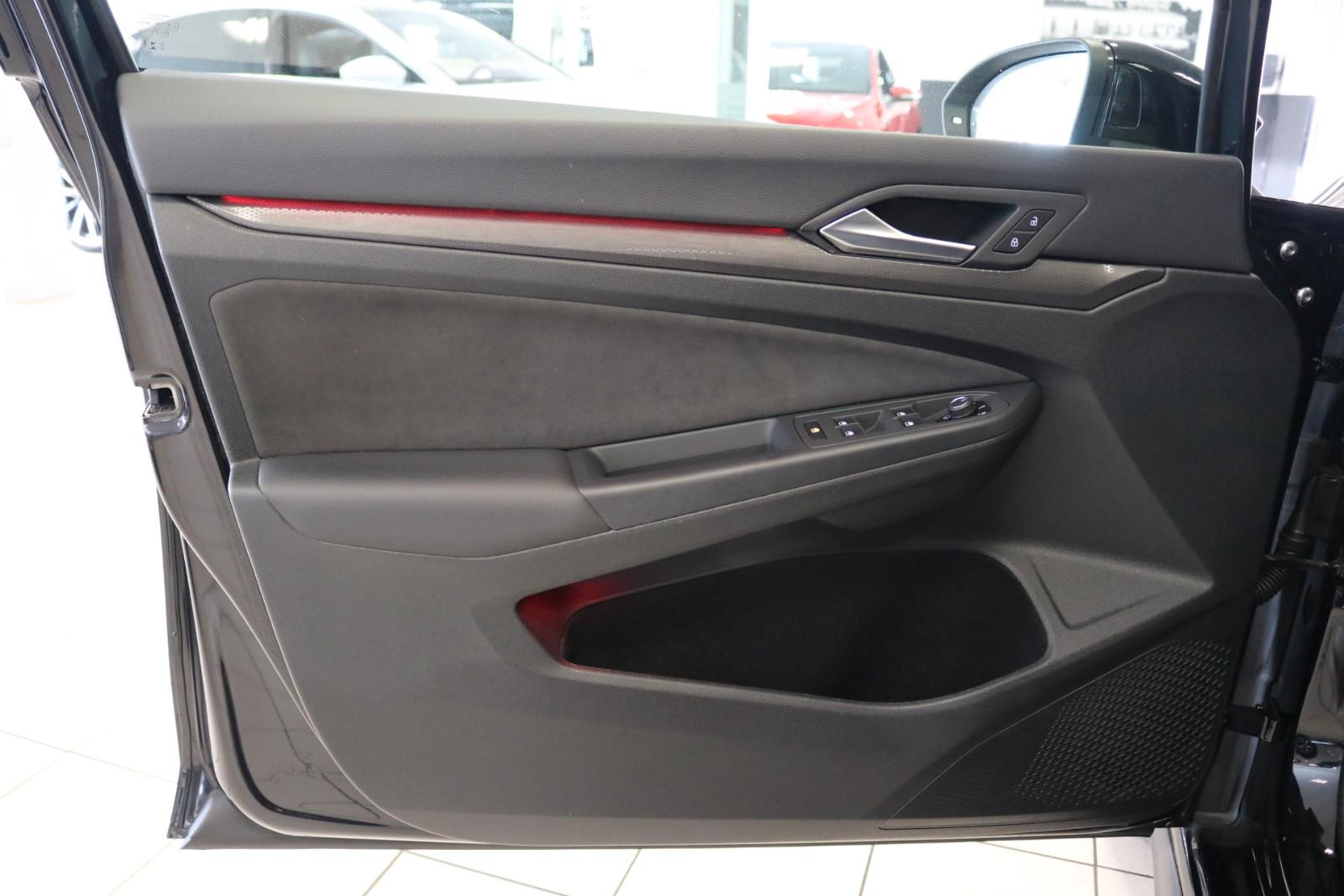 Volkswagen Golf VIII GTI Clubsport Matrix HUD Kamera Pano, миниатюра 12
