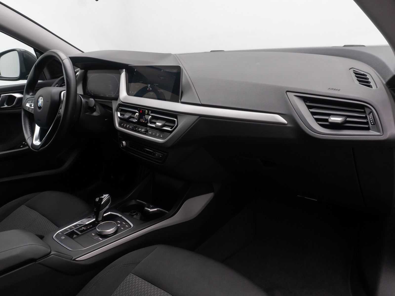 Fahrzeugabbildung BMW 218i Gran Coup&eacute; DAB GeschwindigReg PDC CockpitPr