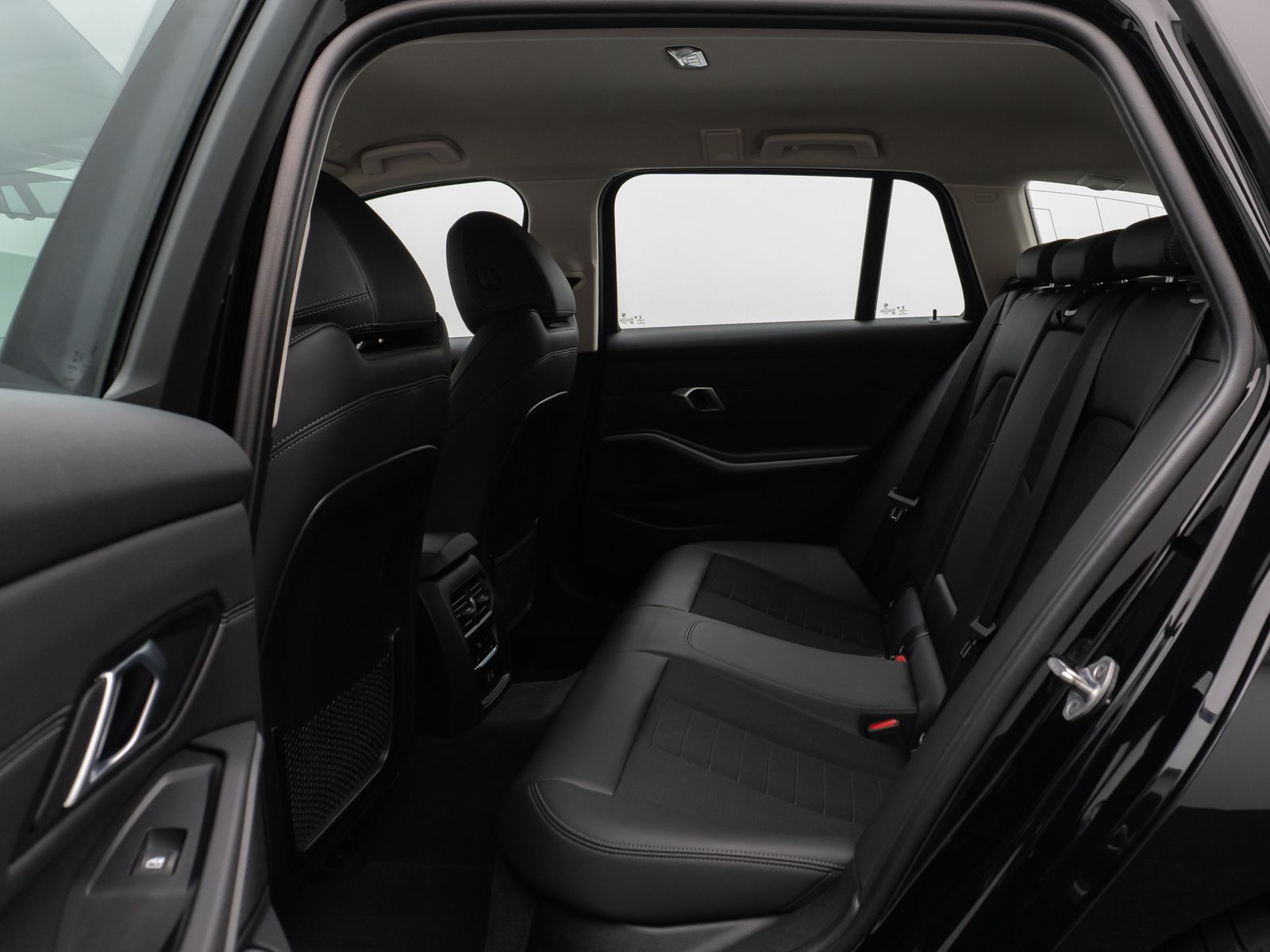 Fahrzeugabbildung BMW 330e Kamera DAB CockPitPr DrivAssis Alarm Sport
