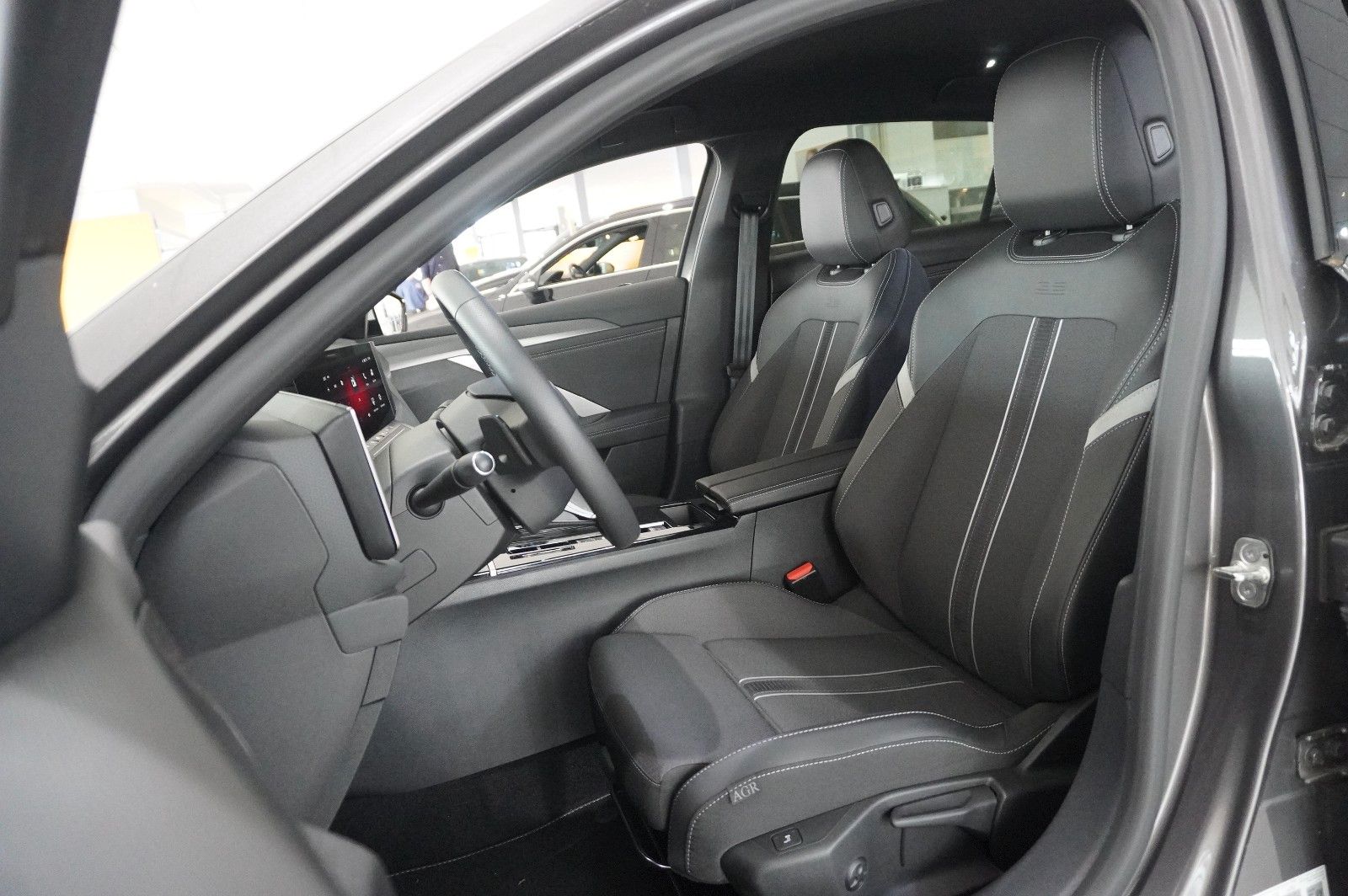 Fahrzeugabbildung Opel Astra L Lim. 1.2T GS LINE NAVI/LED/360°/HUD/DAB+