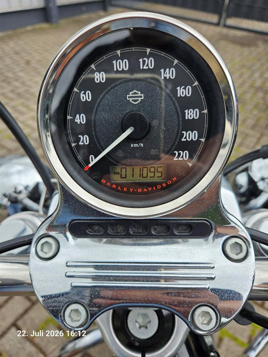 Fahrzeugabbildung Harley-Davidson Sportster XL 1200 Custom Limited B